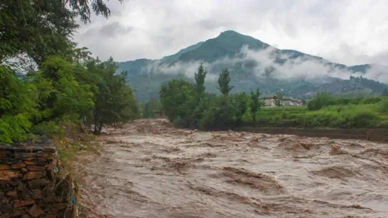В Урале значительно поднимается уровень воды