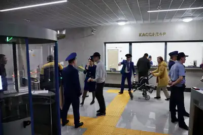 Метро, общественный транспорт, пассажиры, фото - Новости Zakon.kz от 06.03.2025 00:36