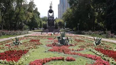 Акимат Алматы прокомментировал продолжительную реконструкцию сквера Алии и Маншук, фото - Новости Zakon.kz от 04.05.2024 15:06