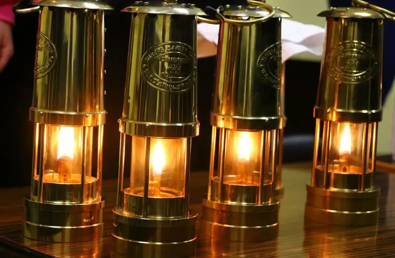 Благодатный огонь доставили в Казахстан