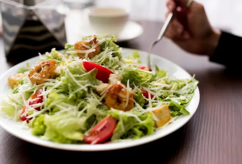 Топ-3 рецепта вкуснейшей заправки для любимых салатов: домашний майонез, соусы для "Цезаря" и "Нисуаз"., фото - Новости Zakon.kz от 06.05.2024 17:48