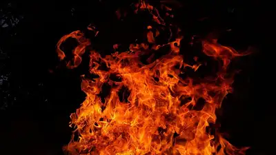 Четырехквартирный дом полностью сгорел в Костанайской области , фото - Новости Zakon.kz от 06.05.2024 18:22