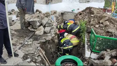 В Восточном Казахстане мужчину зажало плитой при дворовых работах, фото - Новости Zakon.kz от 06.05.2024 19:42