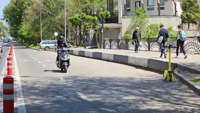 Велодорожка, мопедист, фото - Новости Zakon.kz от 16.07.2024 14:41