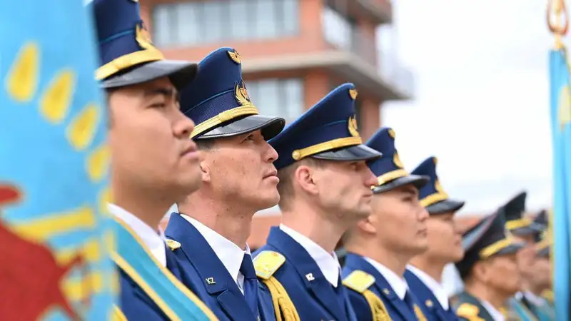 Токаев поздравил казахстанцев с Днем защитника Отечества