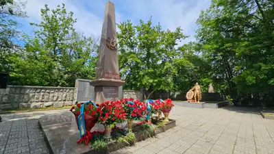 возложение цветов, фото - Новости Zakon.kz от 07.05.2024 12:50