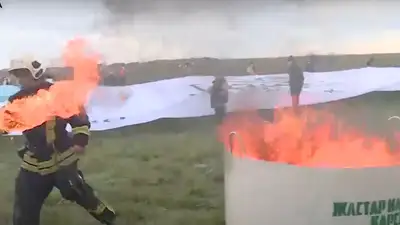 В Астане продолжают бороться с насваем: сожгли 10 тонн вещества 