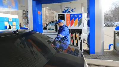 Минэнерго установил для иностранцев новые цены на бензин и дизтопливо, фото - Новости Zakon.kz от 07.05.2024 14:01
