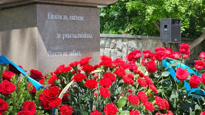 возложение цветов, фото - Новости Zakon.kz от 07.05.2024 12:50