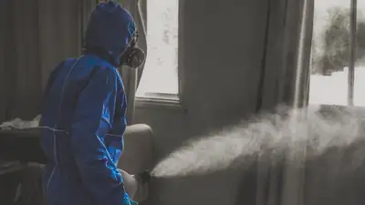 Как подразделения химической защиты МЧС обрабатывают пострадавшие от паводков дома