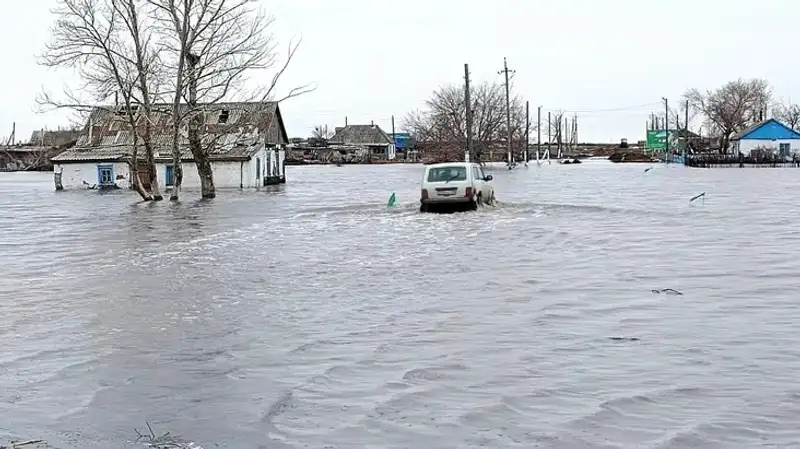 Вторая волна паводков продолжается в двух регионах Казахстана 