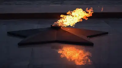 огонь, память, останки солдат, фото - Новости Zakon.kz от 08.05.2024 09:47