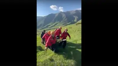 Туриста с травмой позвоночника пришлось госпитализировать на вертолете в Алматинской области