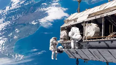 С Днем Победы россиян поздравили космонавты с МКС, фото - Новости Zakon.kz от 09.05.2024 02:52