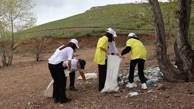 субботник в области Абай, фото - Новости Zakon.kz от 08.05.2024 14:12