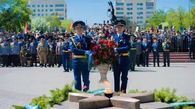 возложение цветов, фото - Новости Zakon.kz от 09.05.2024 13:43