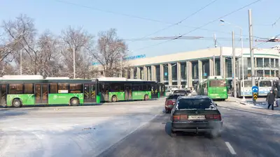 Алматы-1, железнодорожный вокзал, железная дорога, ЖД вокзал, поезд, пассажиры, расписание поездов, КТЖ, зима, фото - Новости Zakon.kz от 04.02.2025 17:41