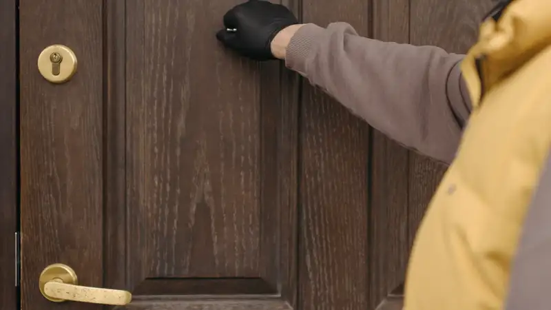 Угрожают коллекторы: что делать и как защититься