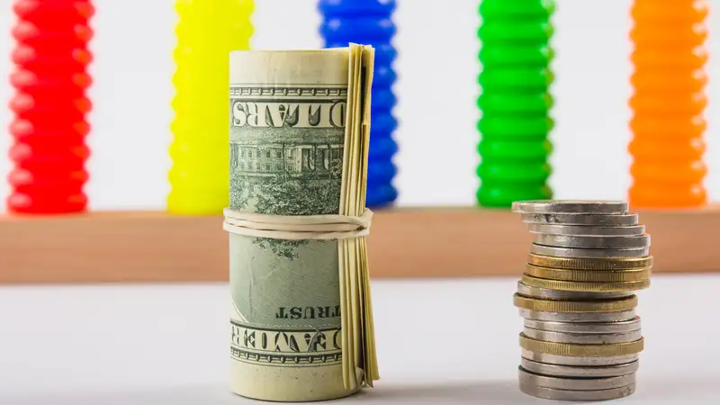 Прогноз: насколько могут вырасти курсы доллара и рубля в течение года