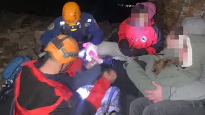 Спасатели спустили с высоты туристку, которой стало плохо в горах близ Алматы