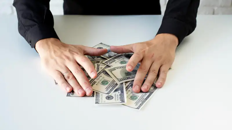 Сколько кредитов выдали банки казахстанцам за первый квартал года