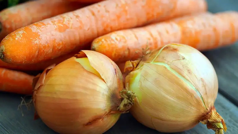 Лук, морковь и картофель подорожали в Казахстане