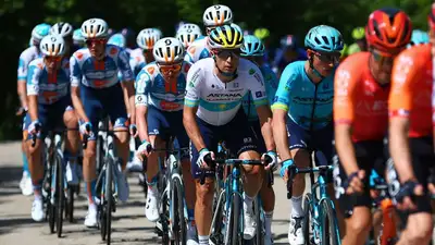 Велоспорт Джиро-2024 Сход, фото - Новости Zakon.kz от 13.05.2024 12:40