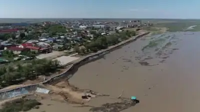 Почему в поселке Индербор Атырауской области произошел разлив паводковой воды