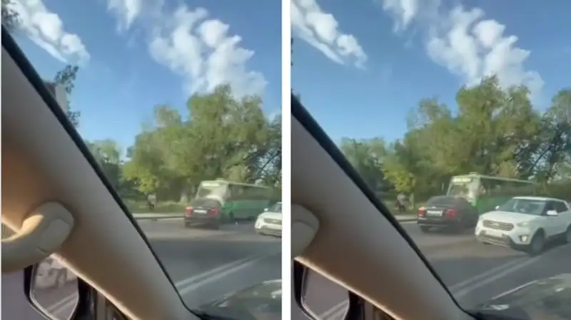 Мужчина пострадал в аварии с двумя автомобилями и автобусом в Алматы