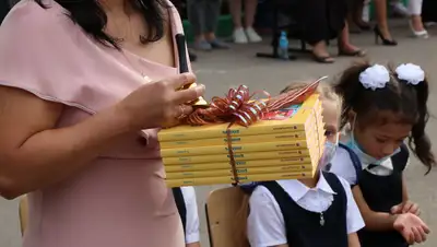 Букварь, первоклассники, школьные учебники, первый класс, ученики младших классов , фото - Новости Zakon.kz от 28.02.2025 14:55