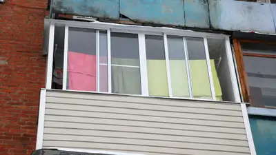 Полицейские Петропавловска спасли девушку, пытавшую броситься с 5 этажа, фото - Новости Zakon.kz от 13.05.2024 14:34