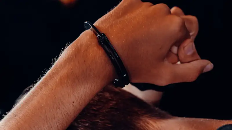 Мужчина "под химией" громил машины в Уральске