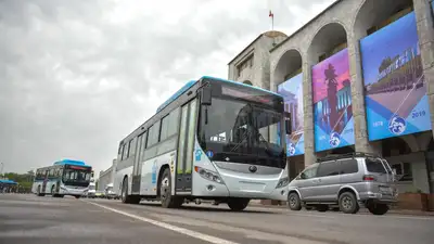 Чиновников пересадили на автобусы в Кыргызстане, фото - Новости Zakon.kz от 14.05.2024 11:56
