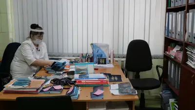 Школьный врач, медработник, медик в школе, школьная медсестра, медицинская помощь в школе, медицинский кабинет в школе, медкабинет , фото - Новости Zakon.kz от 11.06.2024 15:24