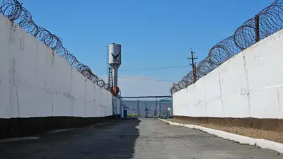 Заключенные в Алматинской области играли в онлайн-казино и делали покупки в Интернете, фото - Новости Zakon.kz от 14.05.2024 11:37