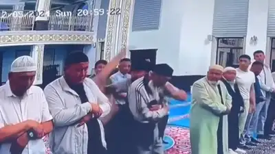 Конфликт в мечети Шымкента во время намаза попал на видео