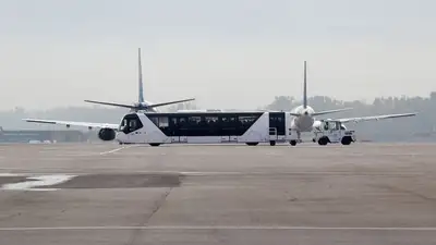 Гражданин Китая закурил около самолета в Алматы и был оштрафован, фото - Новости Zakon.kz от 14.05.2024 12:43