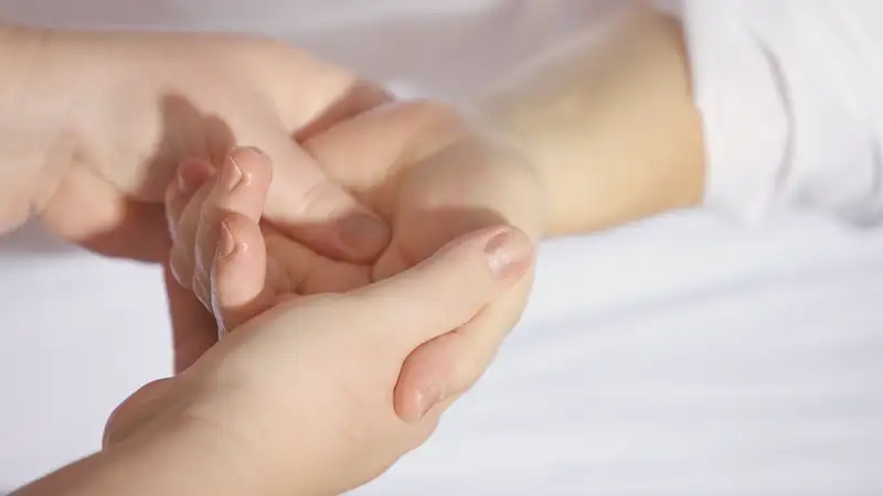 В Актюбинской области экс-полицейского подозревают в изнасиловании трехлетней девочки