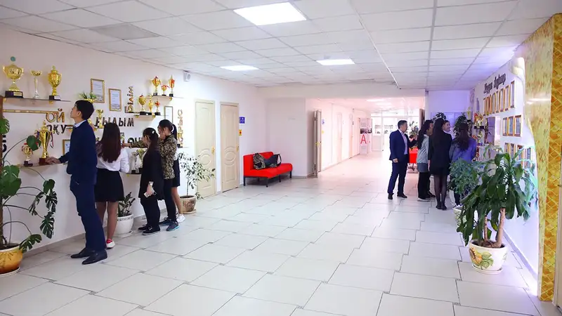 Аким Павлодара озвучил неприятные детали нападения школьника с ножом на двух человек