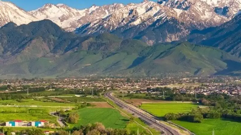Алматинскую дорогу на фоне гор сравнили с видами Швейцарии
