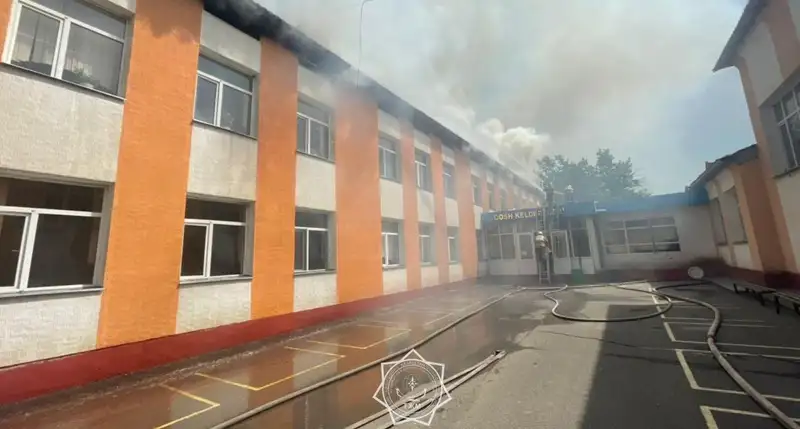 Пожар тушат в школе Шымкента, фото - Новости Zakon.kz от 15.05.2024 10:43