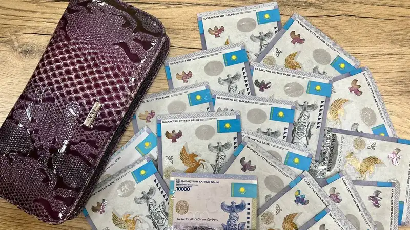 В Казахстане растет разрыв между зарплатами женщин и мужчин