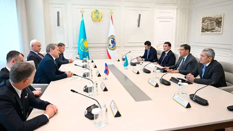 Вопросы развития межкультурных и экономических отношений обсудил аким Алматы с делегацией из Санкт-Петербурга