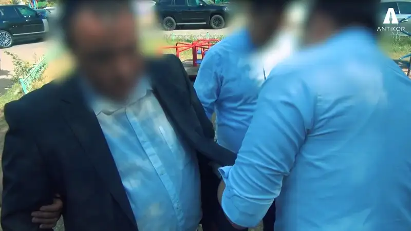 Двоих сотрудников "Продкорпорации" осудили к штрафу в 48 млн тенге за взятку