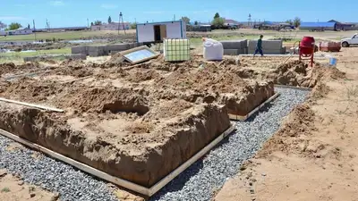 В Актюбинской области строят дома для пострадавших от паводков, фото - Новости Zakon.kz от 16.05.2024 14:56