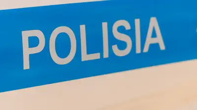 БТР и полицейская машина не поделили мост в Уральске, фото - Новости Zakon.kz от 16.05.2024 11:39