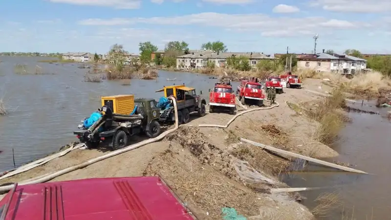 Более 270 тысяч кубометров воды за сутки откачали с затопленных территорий в СКО