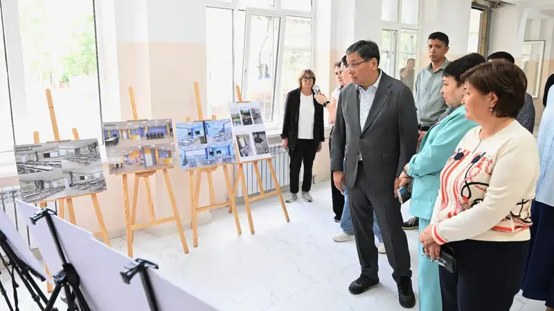 Аким Алматы осмотрел проблемные объекты города и ответил на вопросы жителей