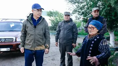 Аким Атырауской области Шапкенов, встреча с жителями, паводки