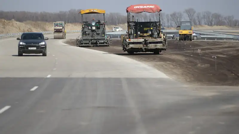 В Астане продолжают перекрывать дороги